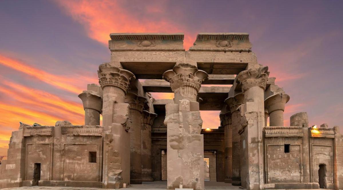 Aswan To Luxor 3 Nights Nile Cruise Every Friday ภายนอก รูปภาพ